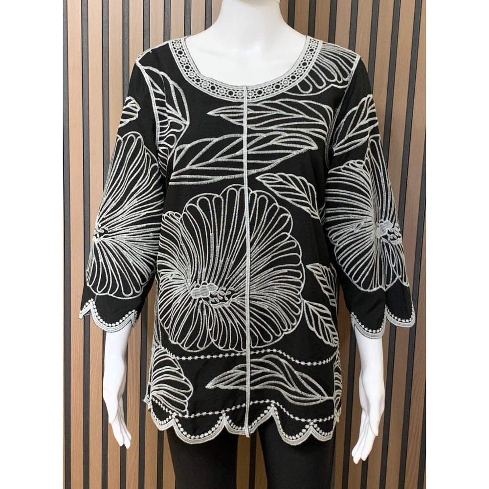 Chicos Black White Floral Embroidered Tunic Top Size 1 L Eyelet Scalloped Hem
